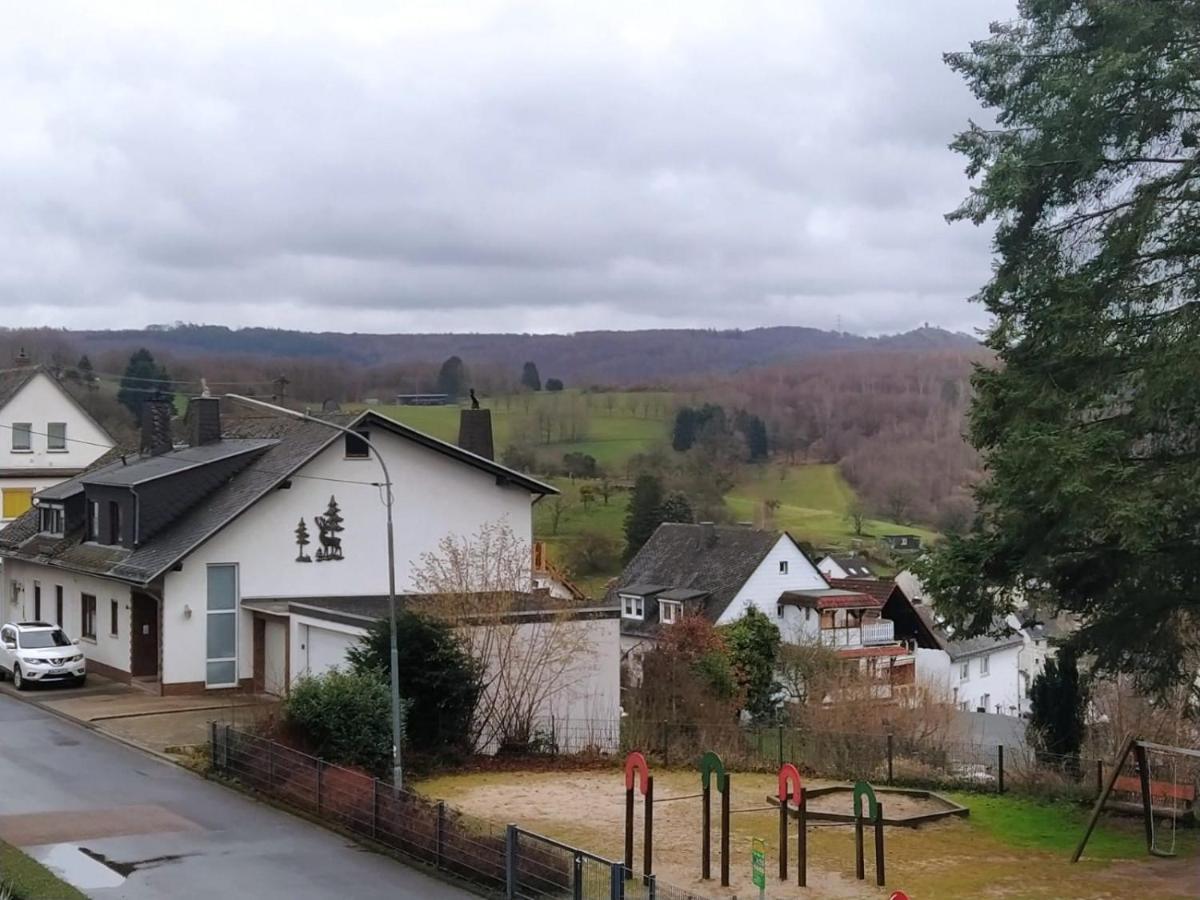 In Kadenbach, Schoene Ferienwohnung Im Ruhigen Exterior photo