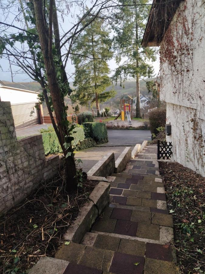 In Kadenbach, Schoene Ferienwohnung Im Ruhigen Exterior photo